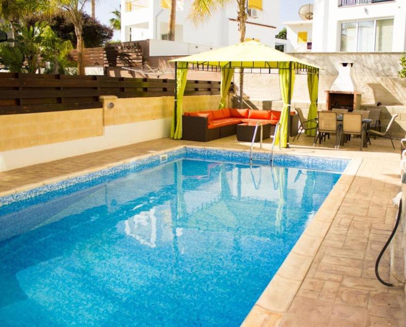 Villa Santa Barbara Paralimni Ngoại thất bức ảnh